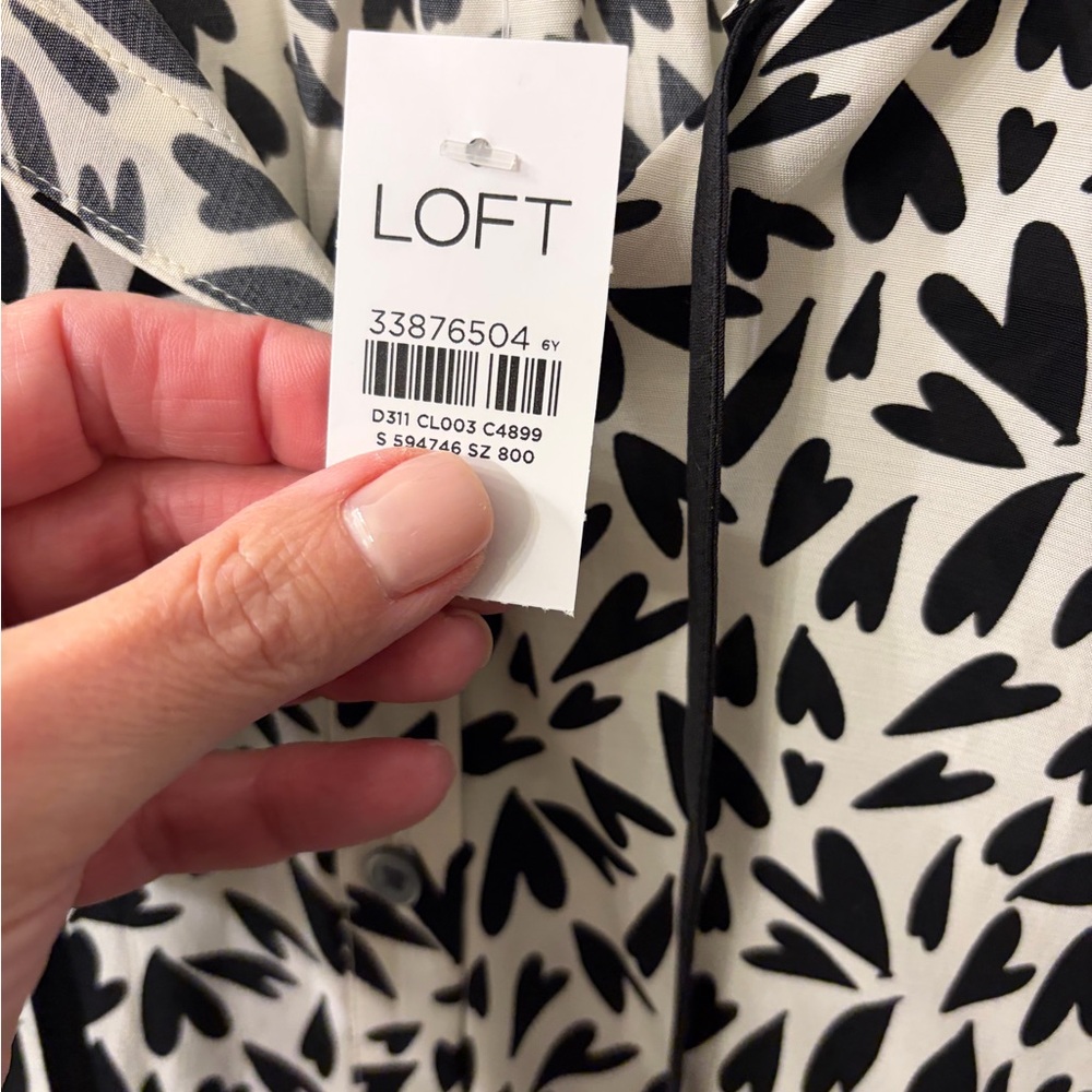 LOFT Monochrome Heart Print Blouse - Picture 7 of 7